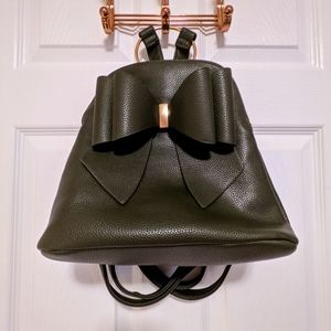 Mini backpack with bow